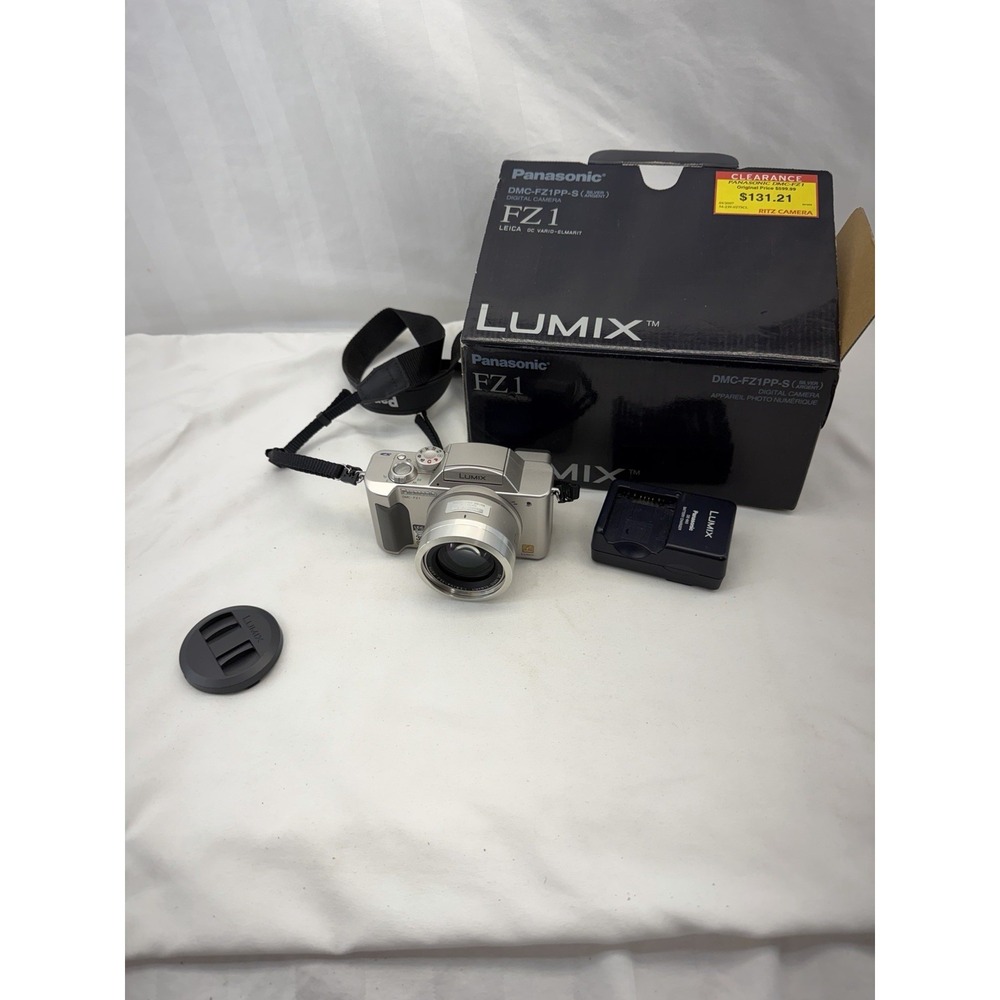 Panasonic Lumix DMC-FZ1 2.0MP 12X Optical Zoom Lens Silver Digital Camera‎